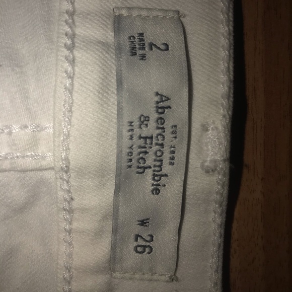 white abercrombie & fitch jean shorts - Picture 4 of 4